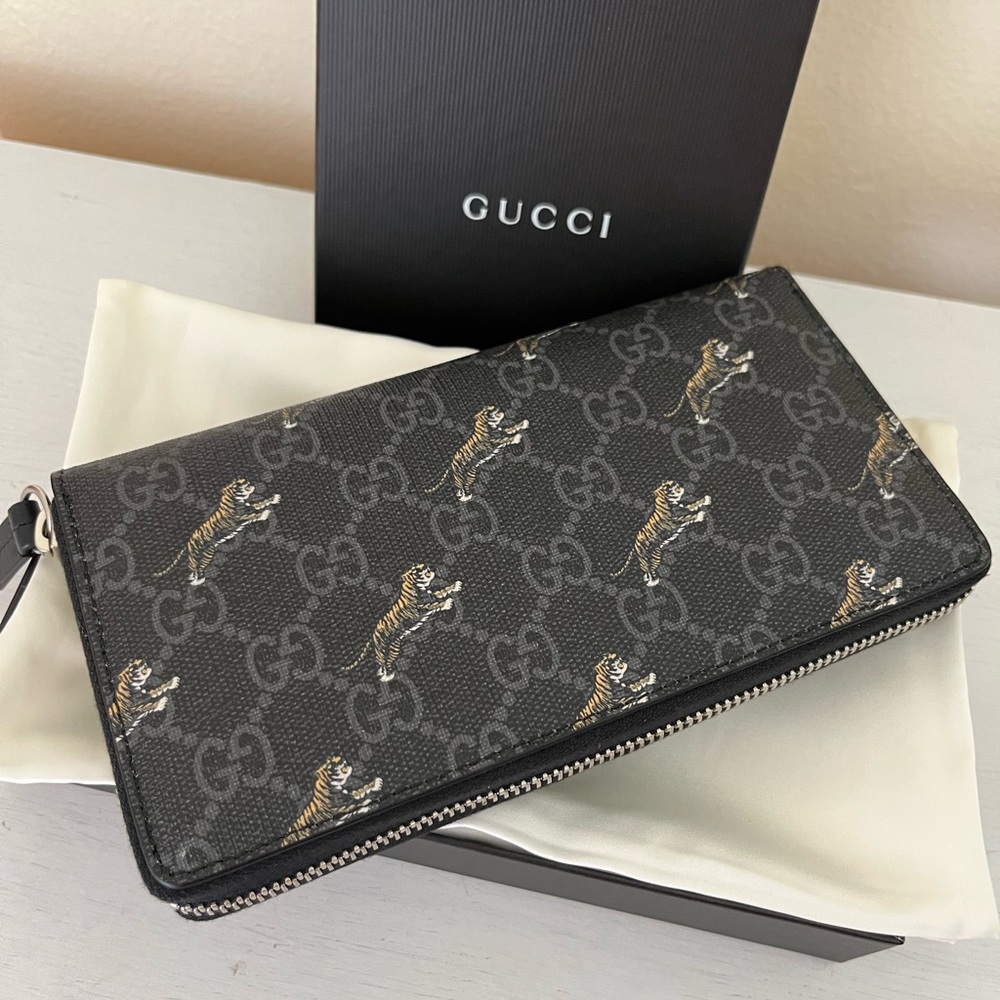 NEW GUCCI GG Supreme Canvas Black /Grey Tiger Print Zip Around Wallet